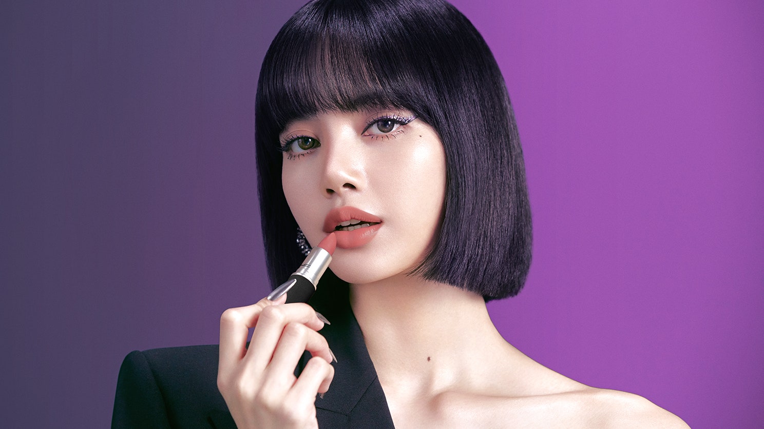 BLACKPINK Member Lisa Becomes The Face of MAC Cosmetics’ Holiday ...